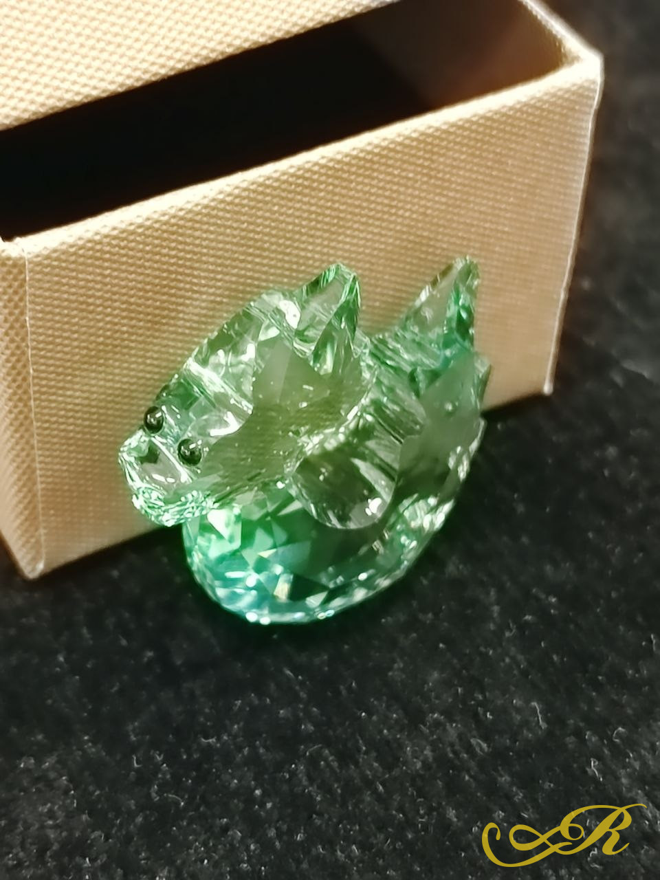  Swarovski "Lucky Dragon" зеленого хрусталя Erinite с глазами из черного хрусталя. 