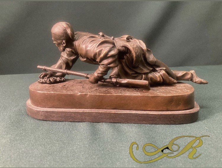 Скульптура  " Черкес, крадущийся в засаде. " Автор Лансере Е.А. 1871 г.