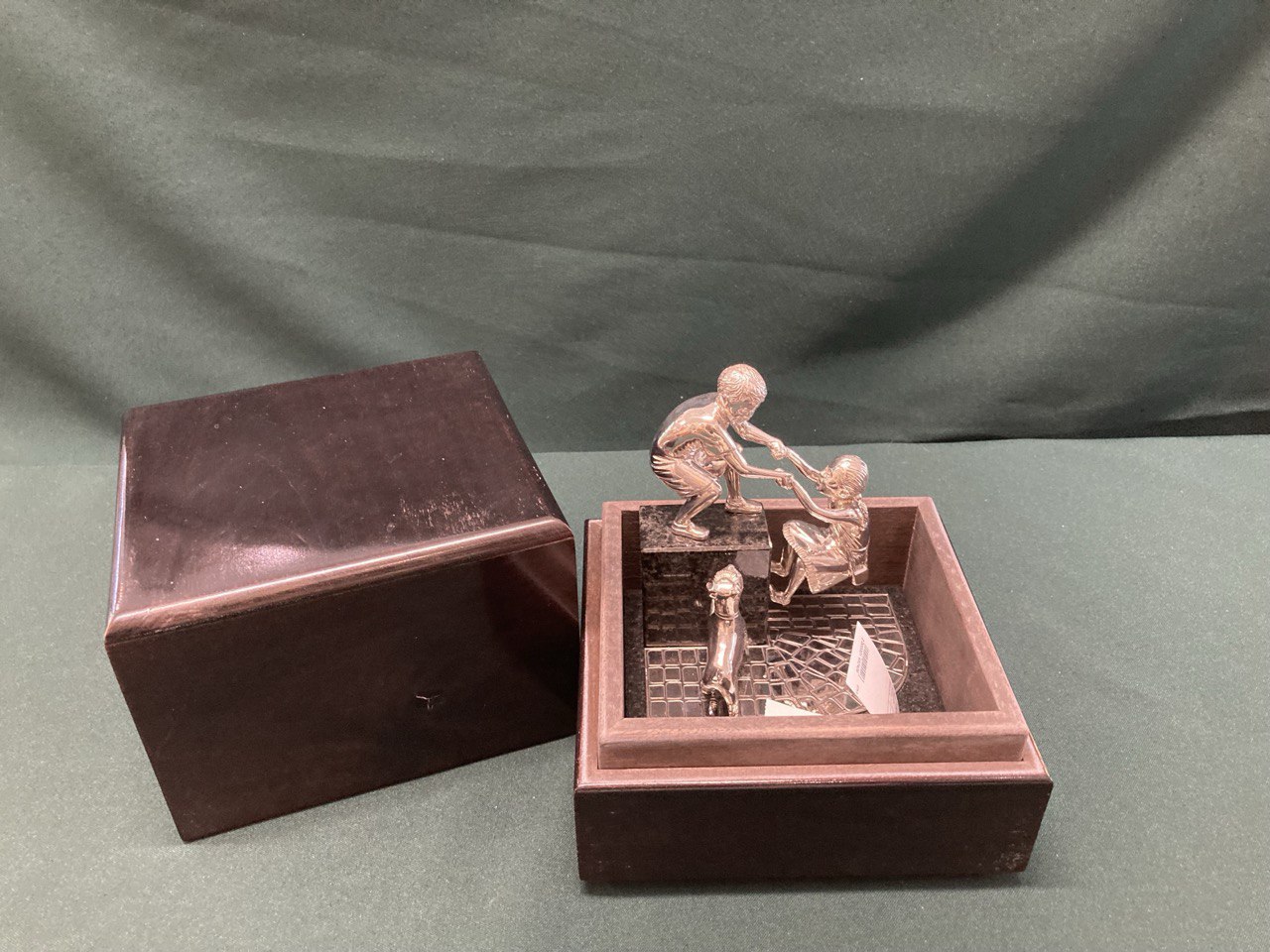 Скульптура «Доверие»  серебро 925 пр. 479,52 гр.