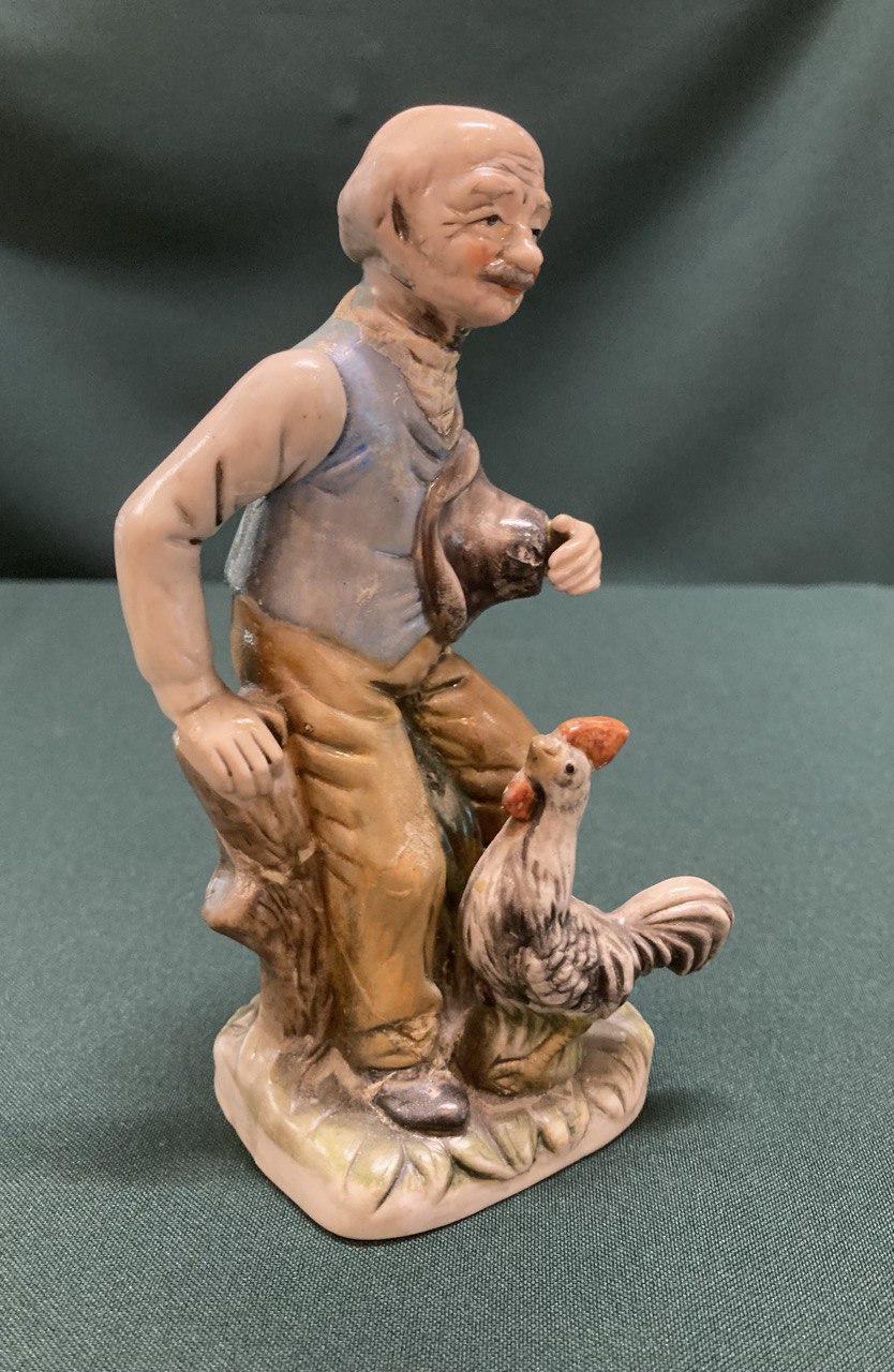 Статуэтка «Старичок с петухом»