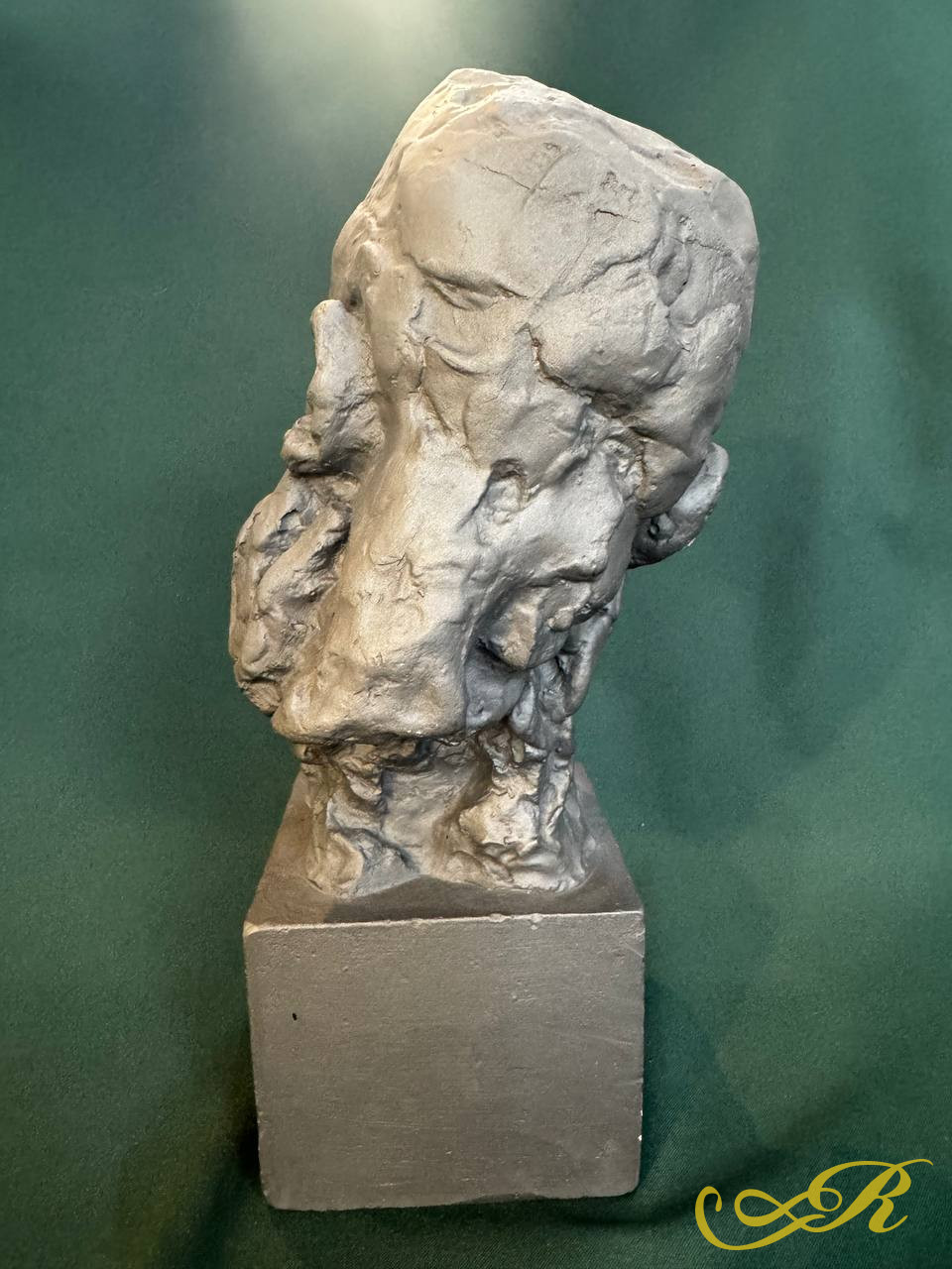 Статуэтка  ''Сагыш''.Работа автора Баки Урманче. Крашеный гипс(черный) 320*140*140 