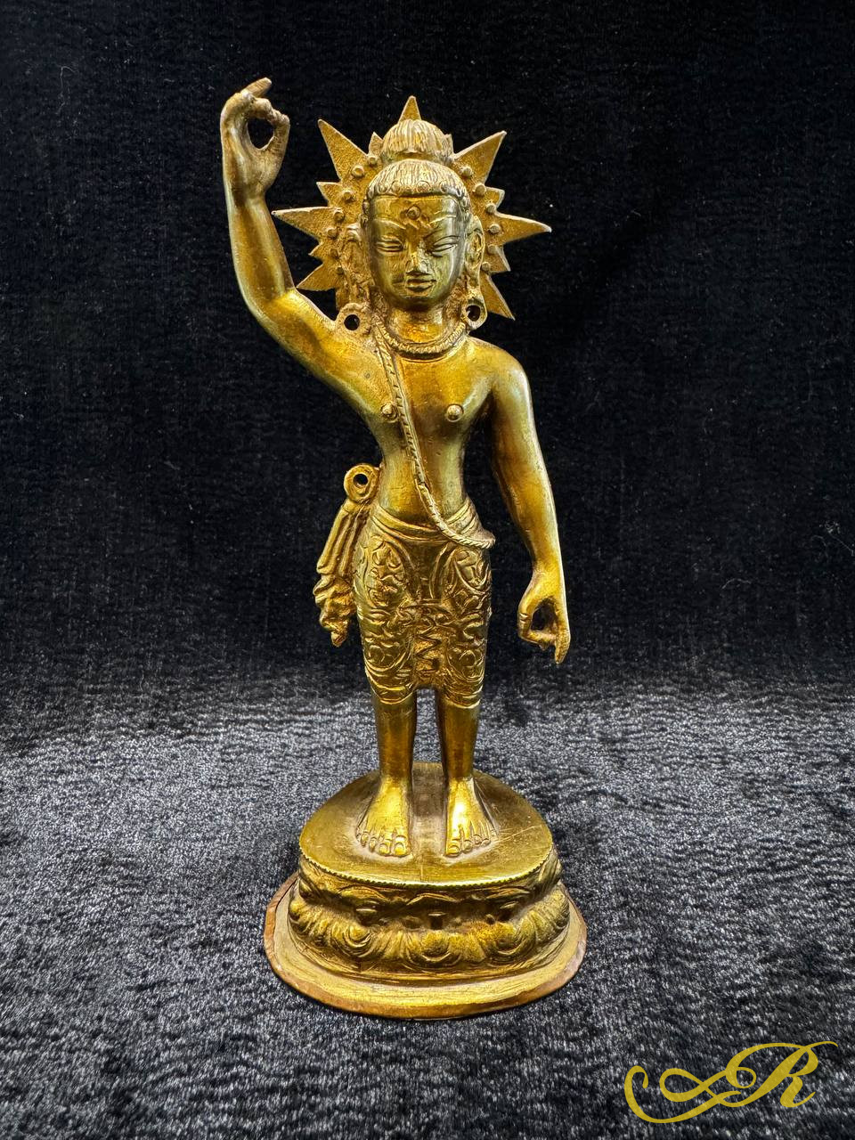  Буддийская бронзовая статуэтка,Божество, бодхисаттву, в традиционной стоящей позе с жестом благословения. 
