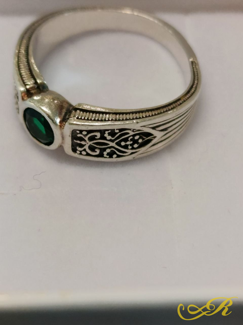  Серебряное кольцо 925 пробы с чернением и гидротермальным изумрудом. Рельефный византийский узор с технологией цельного литься. 7,06 гр. 