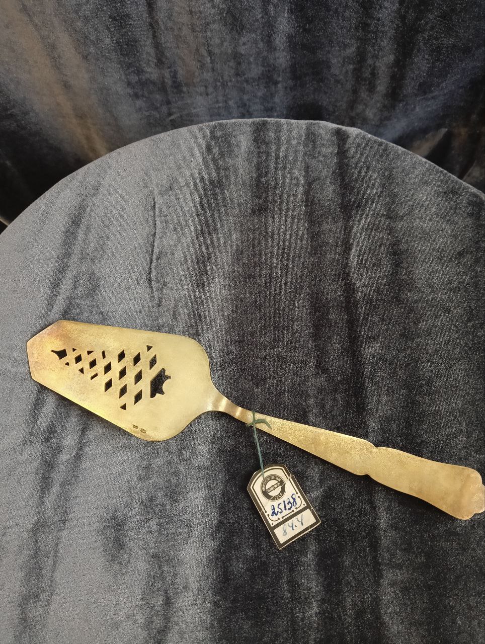 Лопатка для десертов (торта, пирожных), серебро 875 проба, эмаль,1963 г. 84,4 гр, Росювелирторг