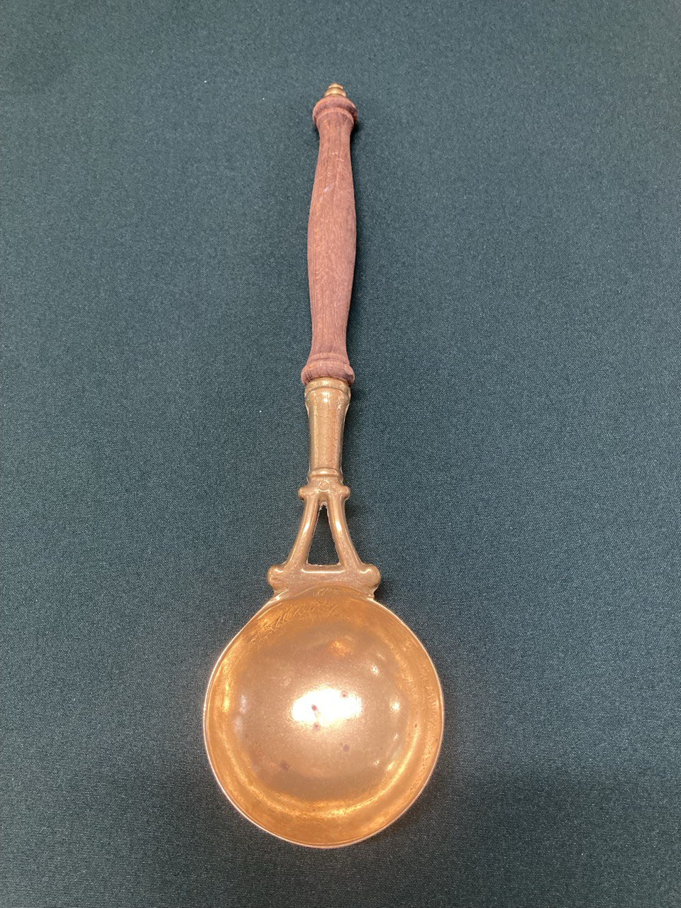 Кухонный набор. Испания. Бронза, дерево.