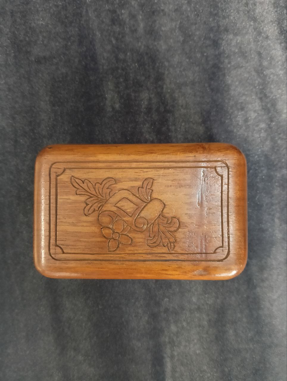 Шкатулка деревянная с резьбой, сигаретница (табакерка) 11*7 см