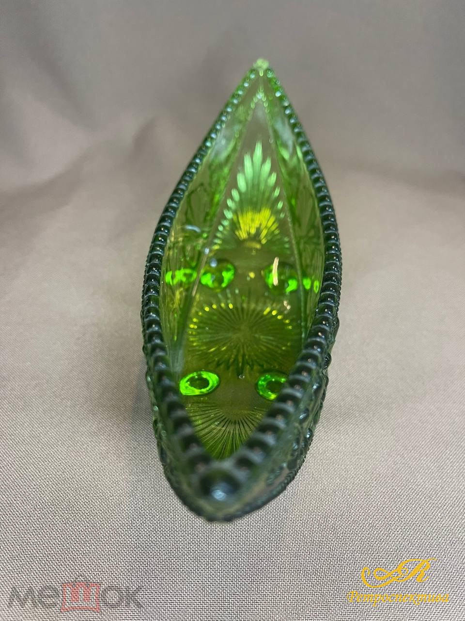 Стеклянная, старинная конфетница. Ваза,вазочка для конфет.Зеленое стекло.Редкость.