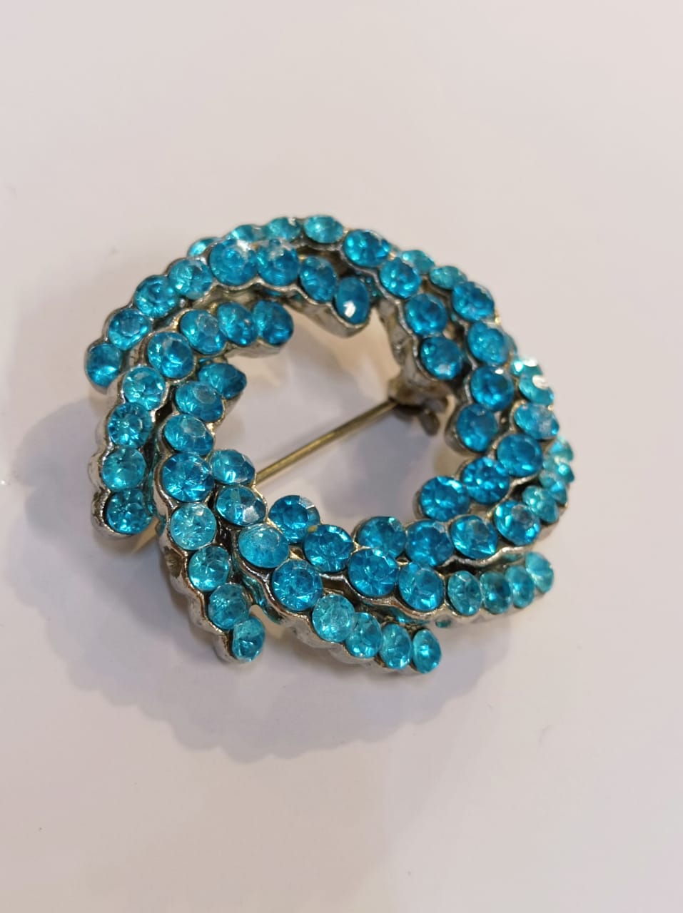 Брошь медная, сплав, голубое ювелирное стекло