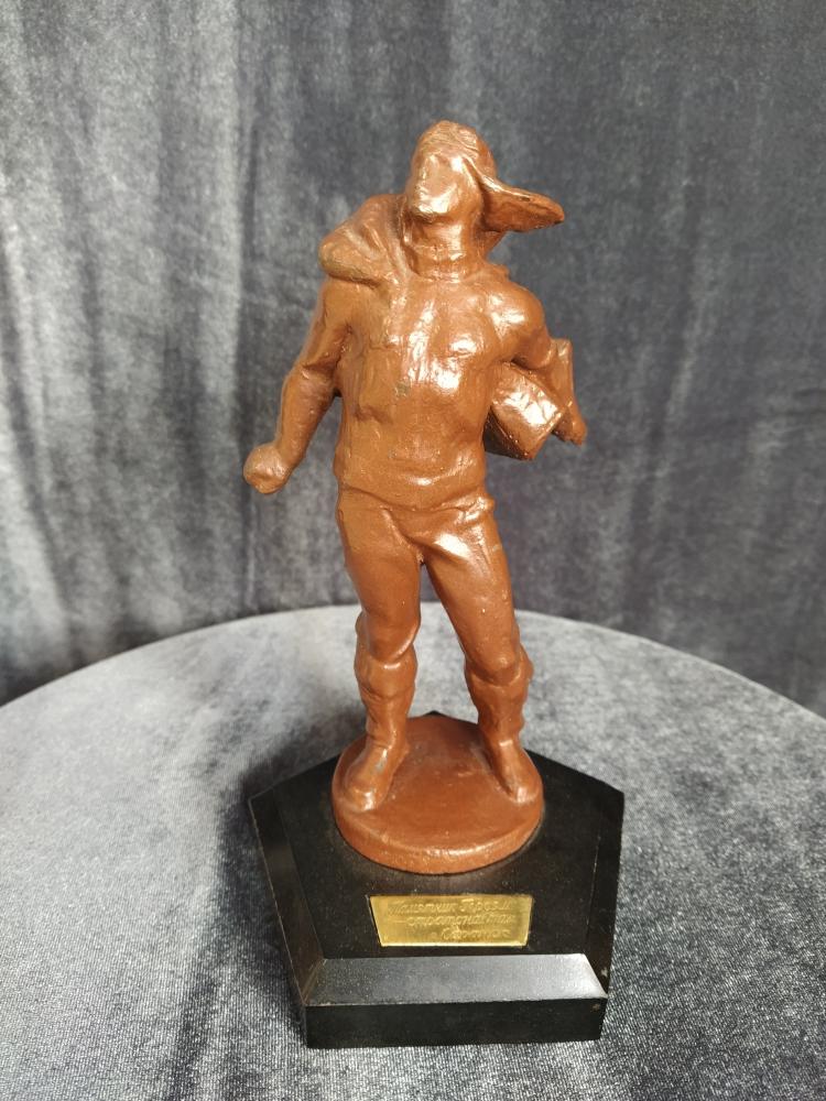 Статуэтка «Стратонавт» , чугун, высота 18.5 см