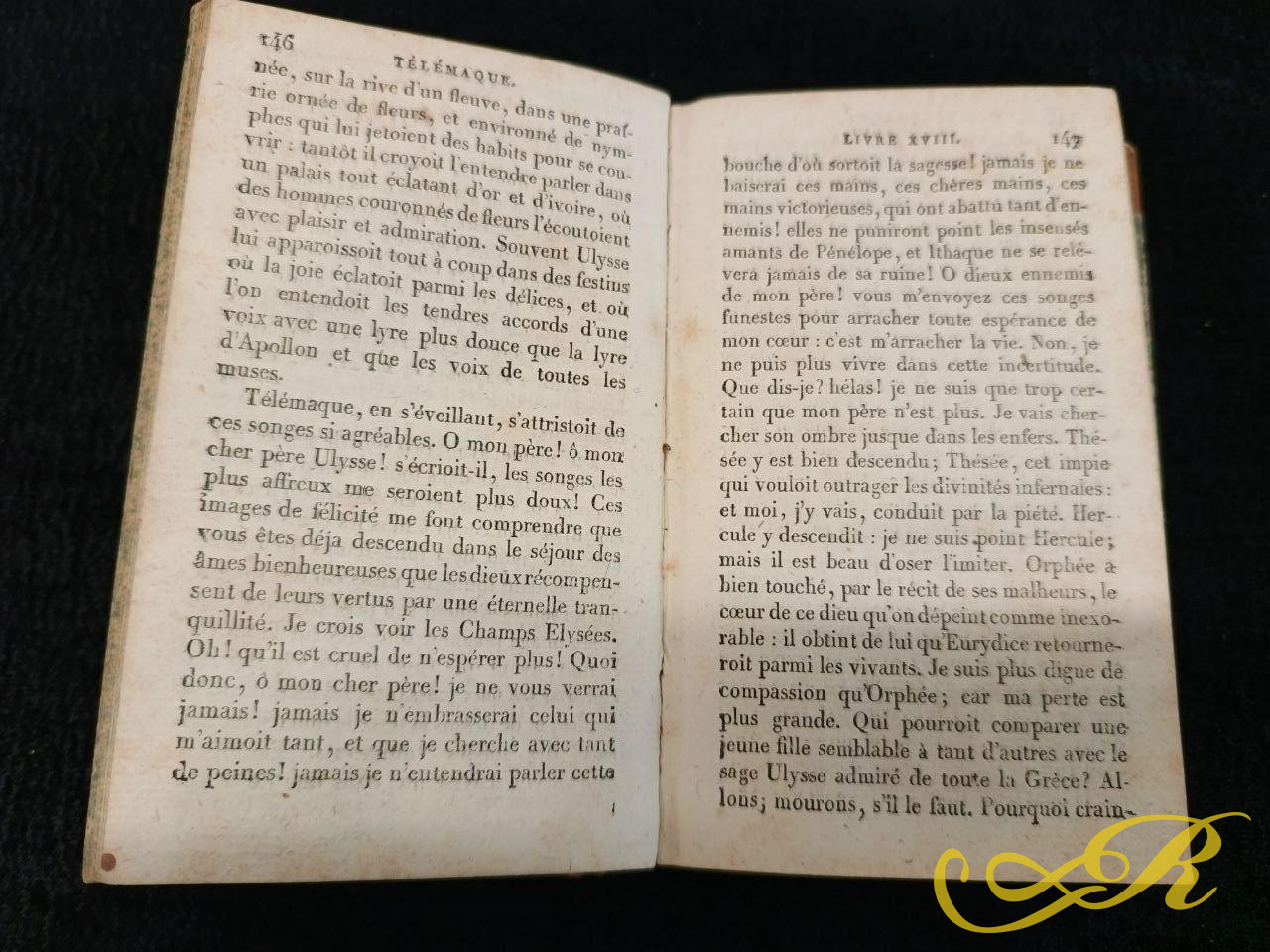  антикварная книга — «Приключения Телемака» (Les Aventures de Télémaque) французского писателя Франсуа Фенелона.