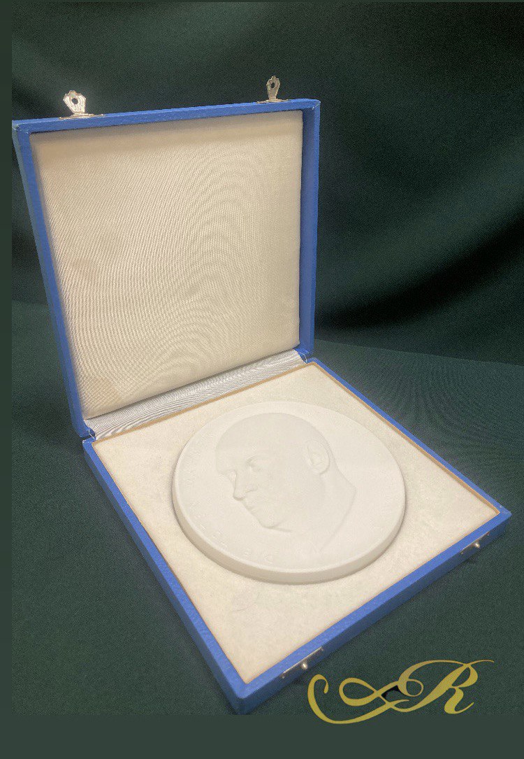 Фарфоровое панно " Эрнест Тельман". Мейсон , бисквит. Германия.