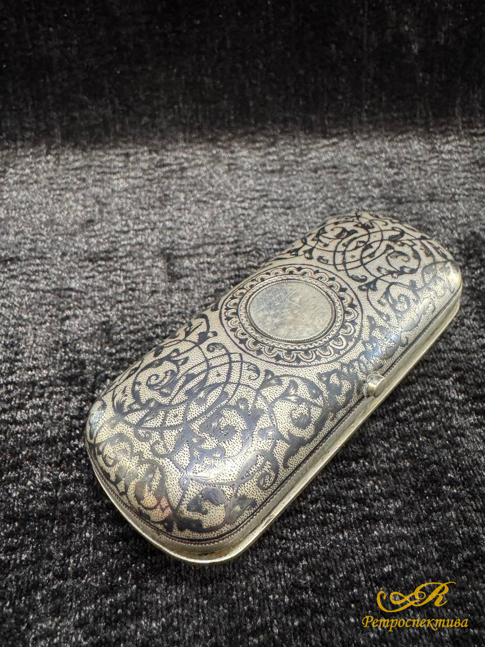 Серебряная таблеточница, портсигар 84 пр.,1890 г. Техника чернь, остатки золочения.