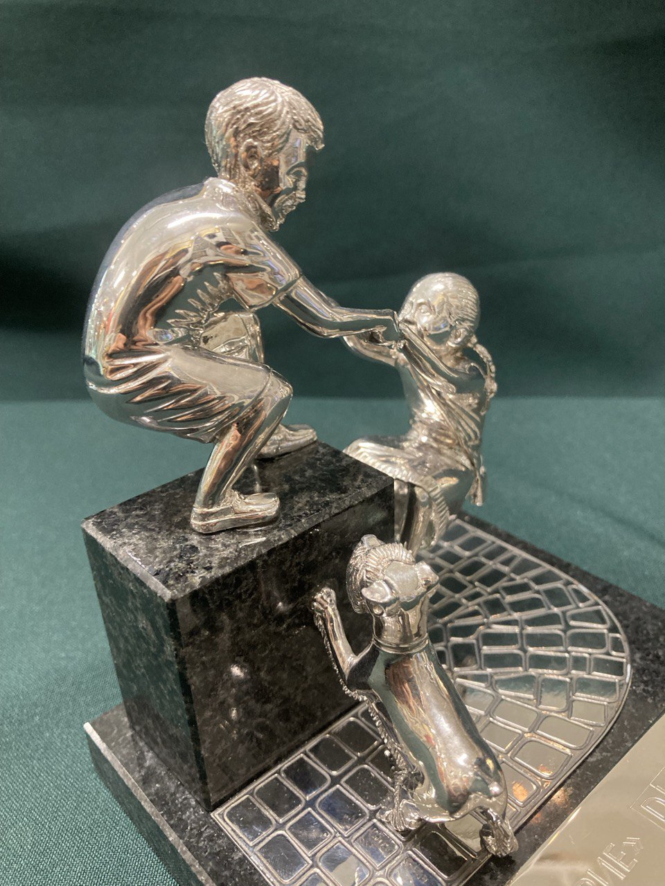 Скульптура «Доверие»  серебро 925 пр. 479,52 гр.