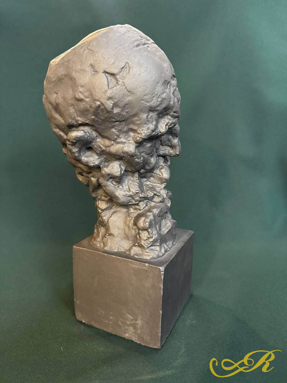 Статуэтка  ''Сагыш''.Работа автора Баки Урманче. Крашеный гипс(черный) 320*140*140 