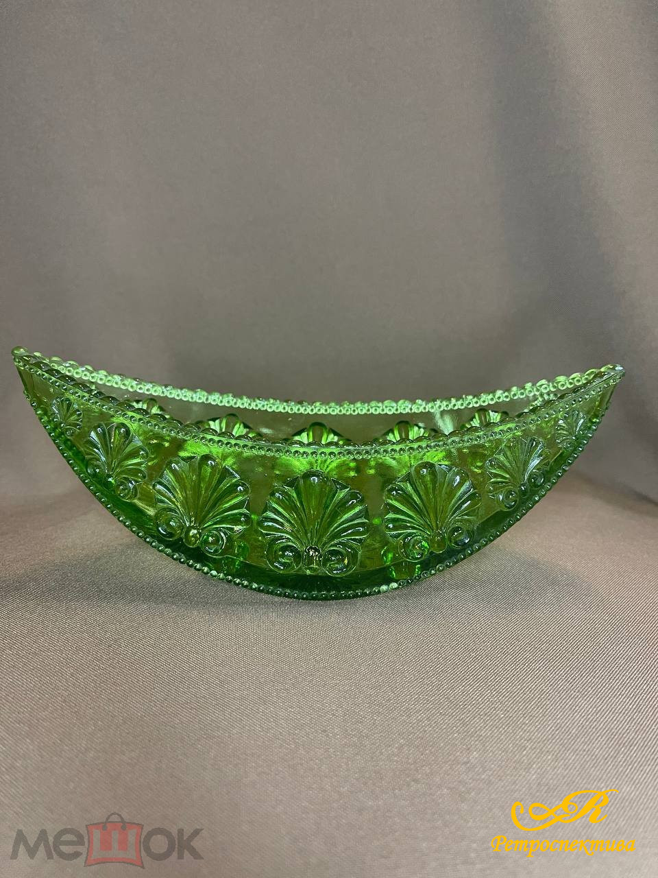 Стеклянная, старинная конфетница. Ваза,вазочка для конфет.Зеленое стекло.Редкость.