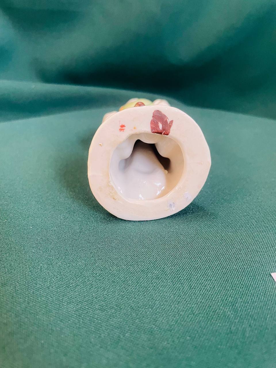 Статуэтка фарфоровая "Девочка с мишкой" Полонский