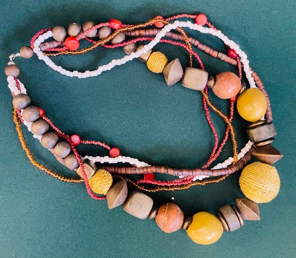 Бусы континентальные, ручная работа.