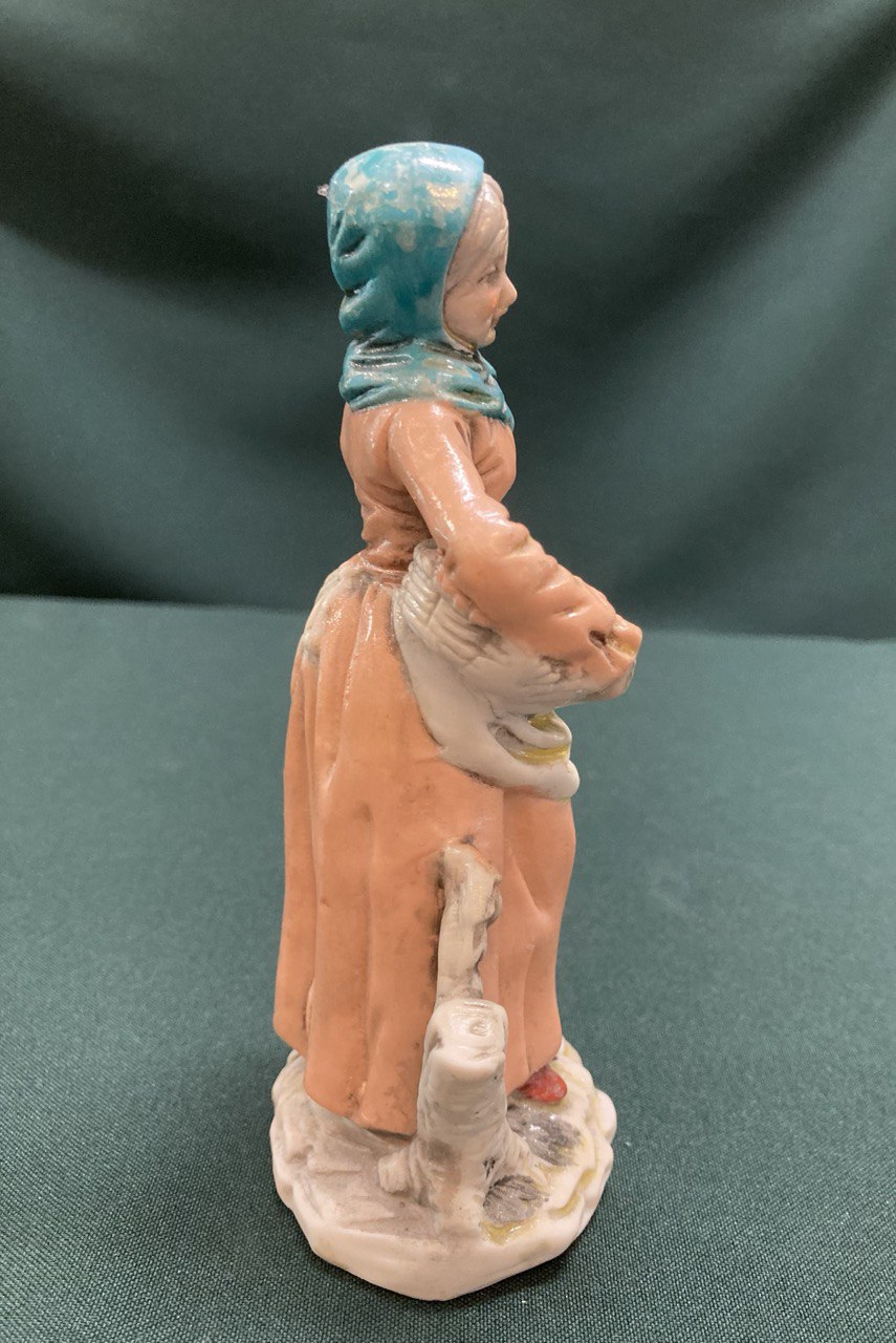 Статуэтка «Бабушка с рыбой»