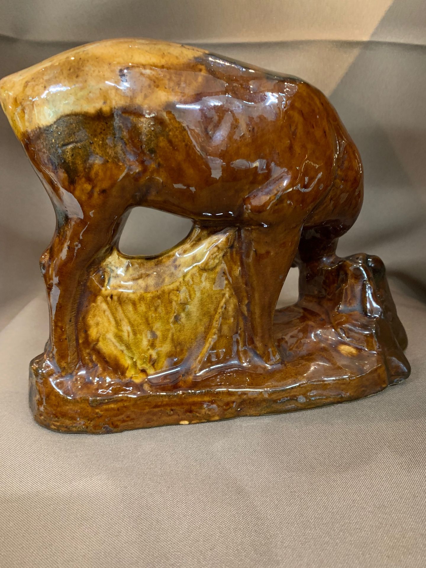 Статуэтка «Олень», майолика, высота 18 см, длинна 21 см