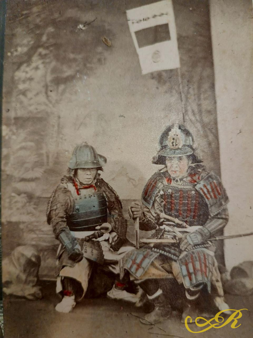   Историческая фотография, датируется 1870-1880 годами и запечатлела восхождение на Великую пирамиду Хеопса в Гизе. Ш-32. В-22,5 см. Зангаки
