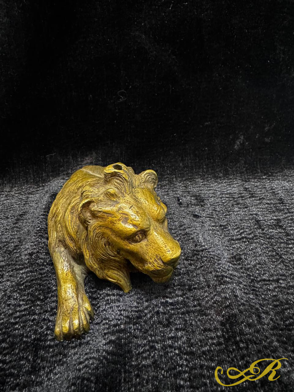  Бронзовый лев