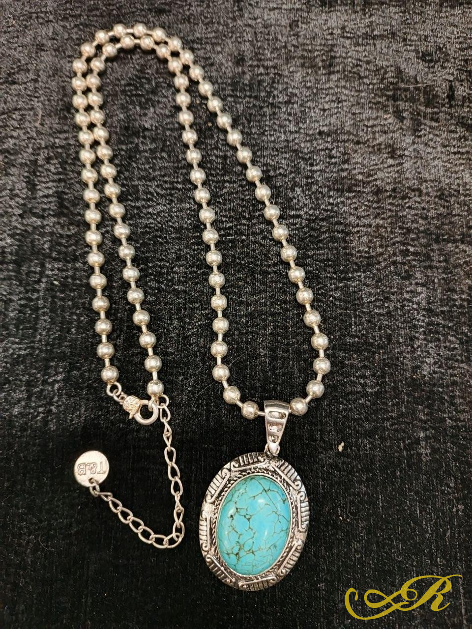   Серебрянное ожерелье с подвеской украшенное бирюзой. Богемный стиль