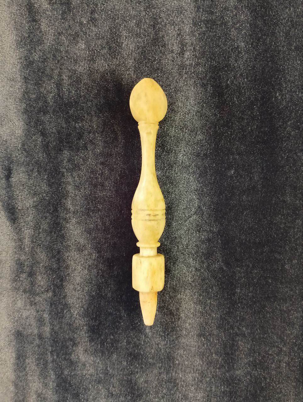 Фрагмент от веретена, кость, длина 10,5 см