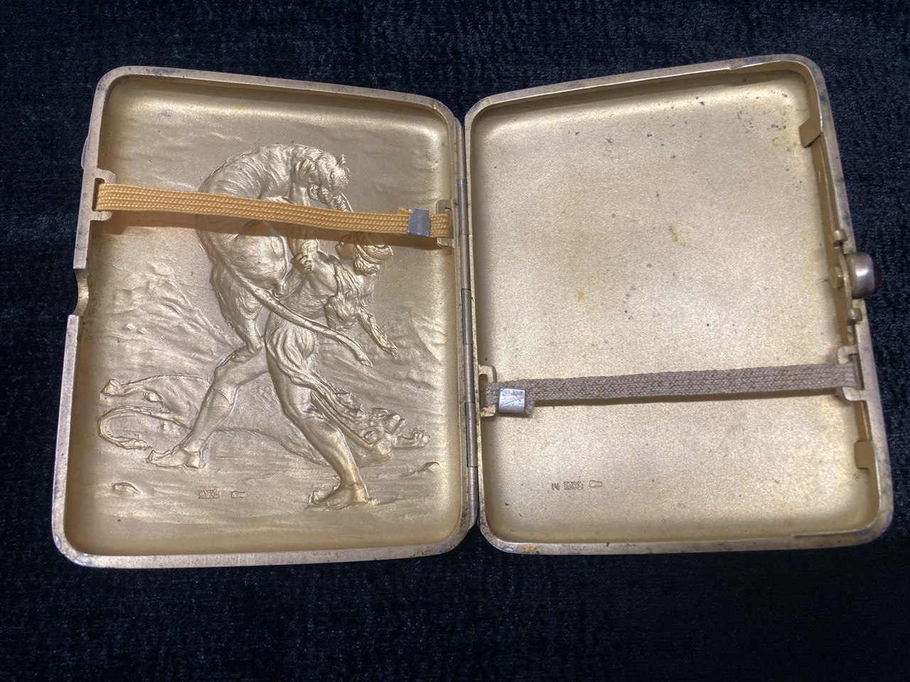 Портсигар серебряный.