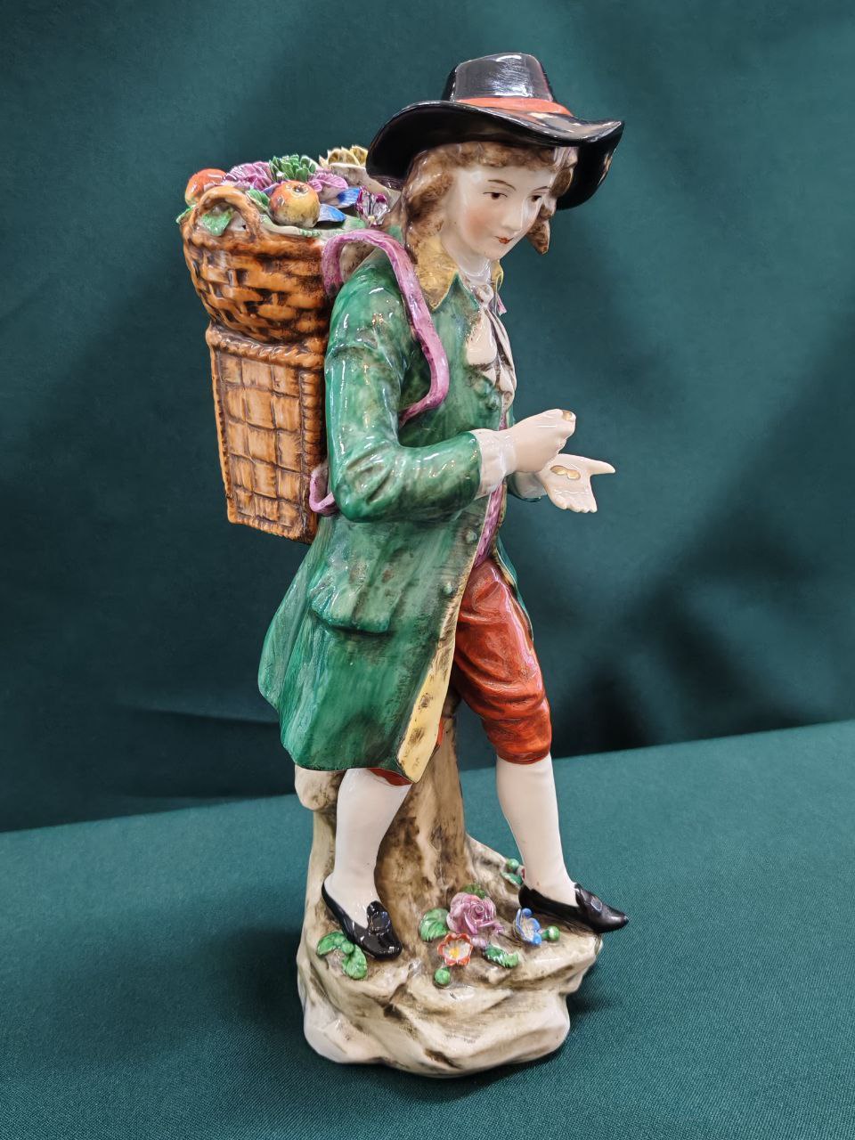 Статуэтка "Еврейский мальчик с цветами"