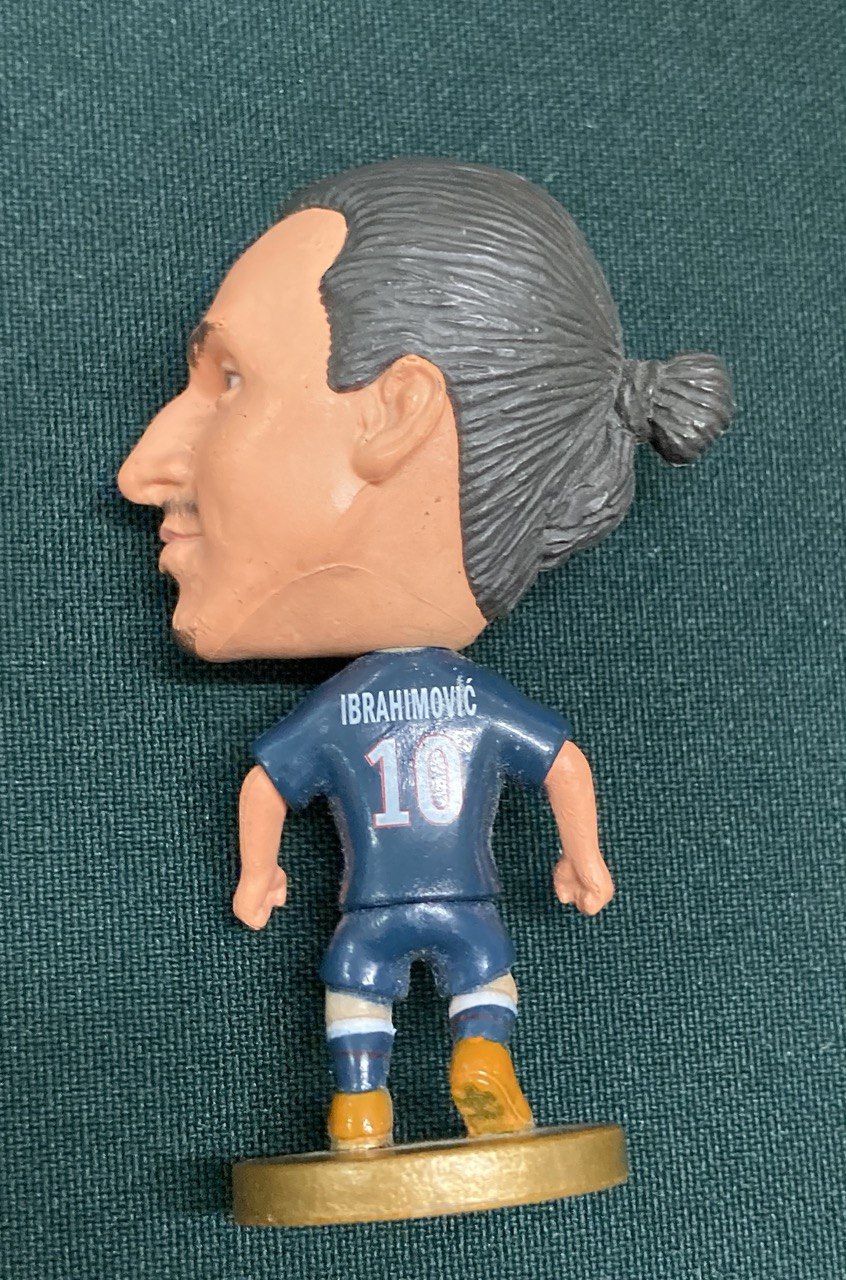 Фигурки футболистов 3 шт. Цена за 1 фигурку. Высота 7 см.