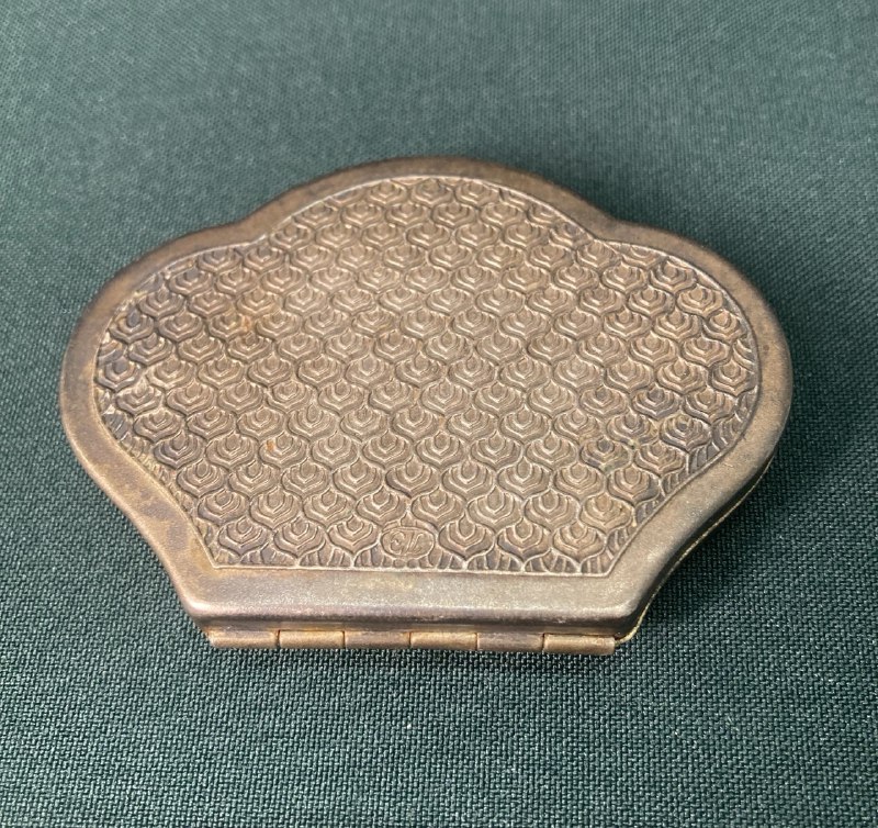 Пудреница винтажная с зеркалом.  Ленинград СССР. Мельхиор.