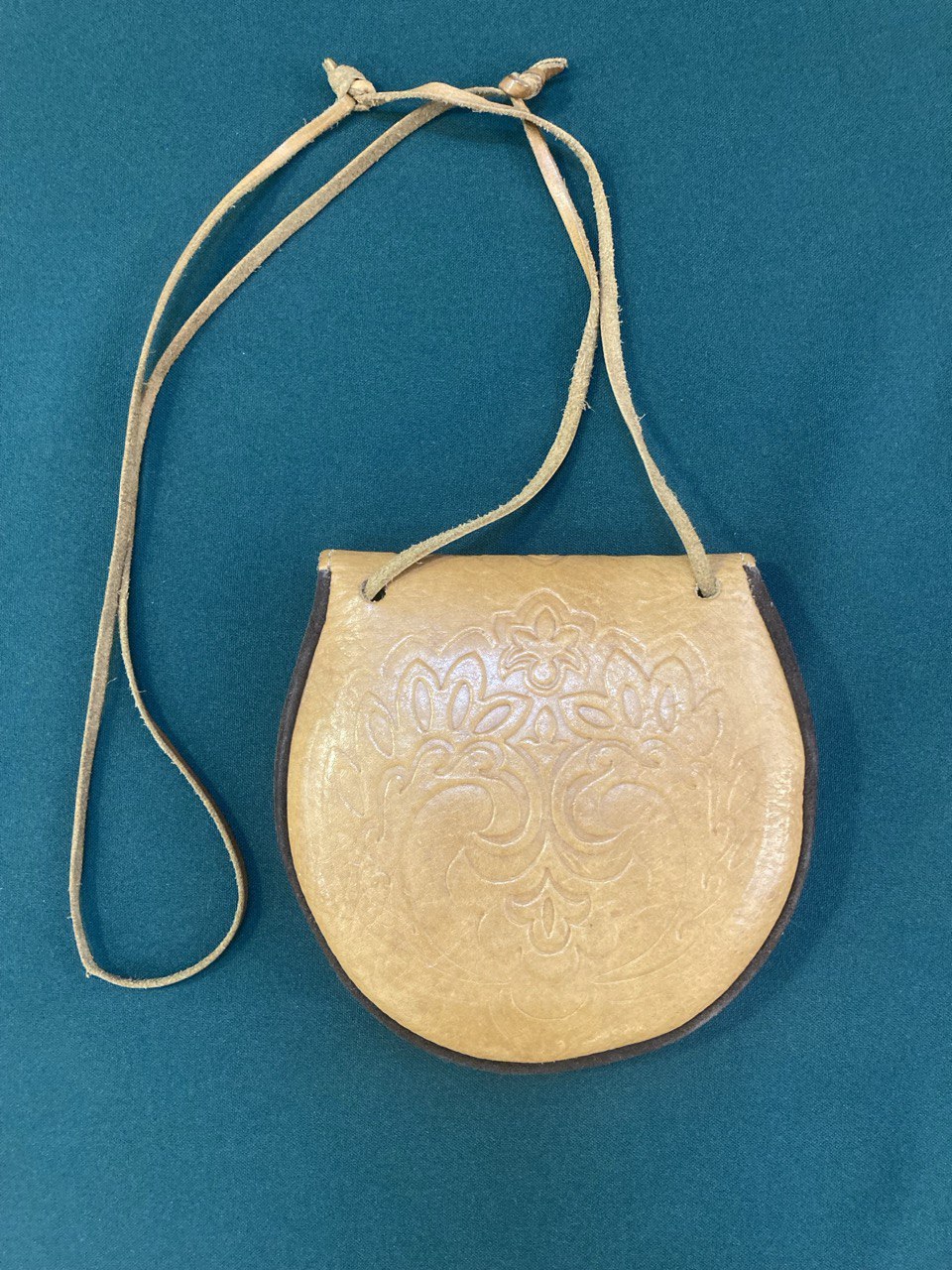 Сумка в татарском национальном стиле. Замша,кожа.15х14 см.