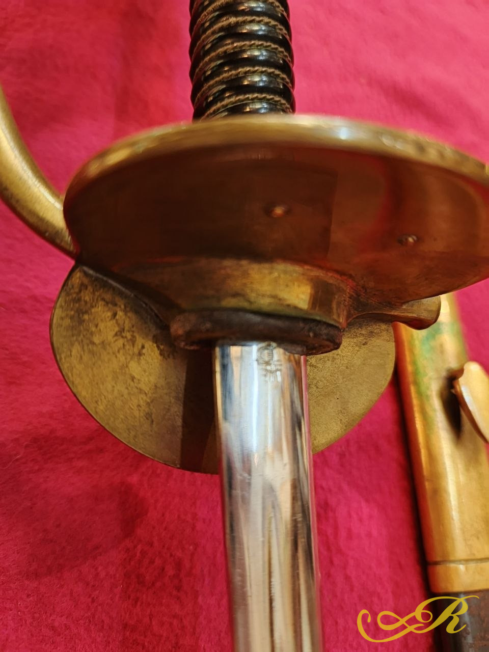  Сабля с ножнами Европа . Клеймо в виде сабли 95 см