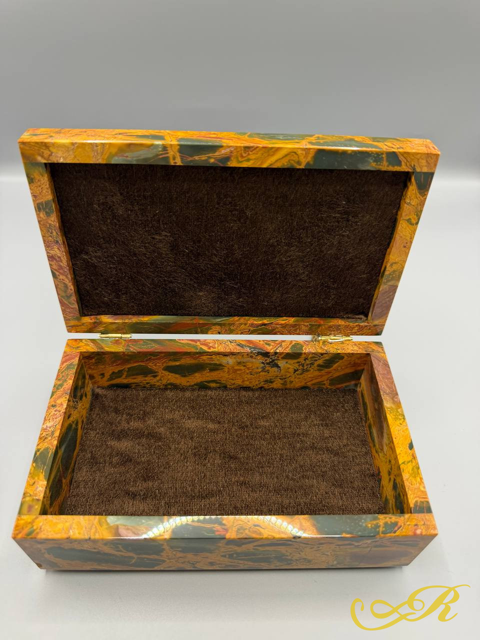  Шкатулка сибайская яшма (Пикассо), крепления бронза. Размер 17,5х10,5х6,5 см.