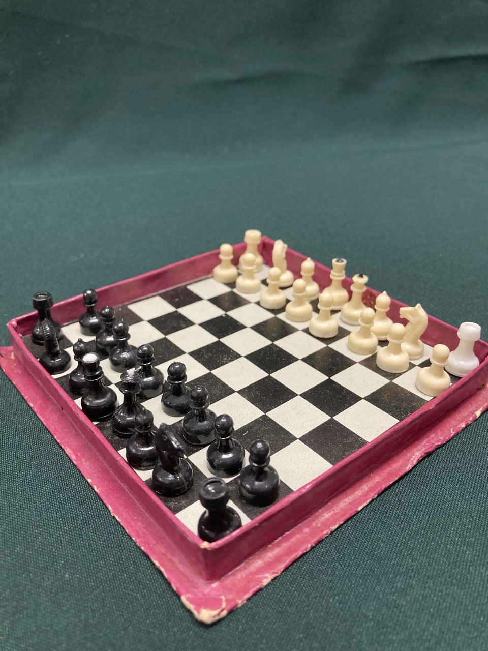 Шахматы дорожные , магнитные. 11Х11 см.