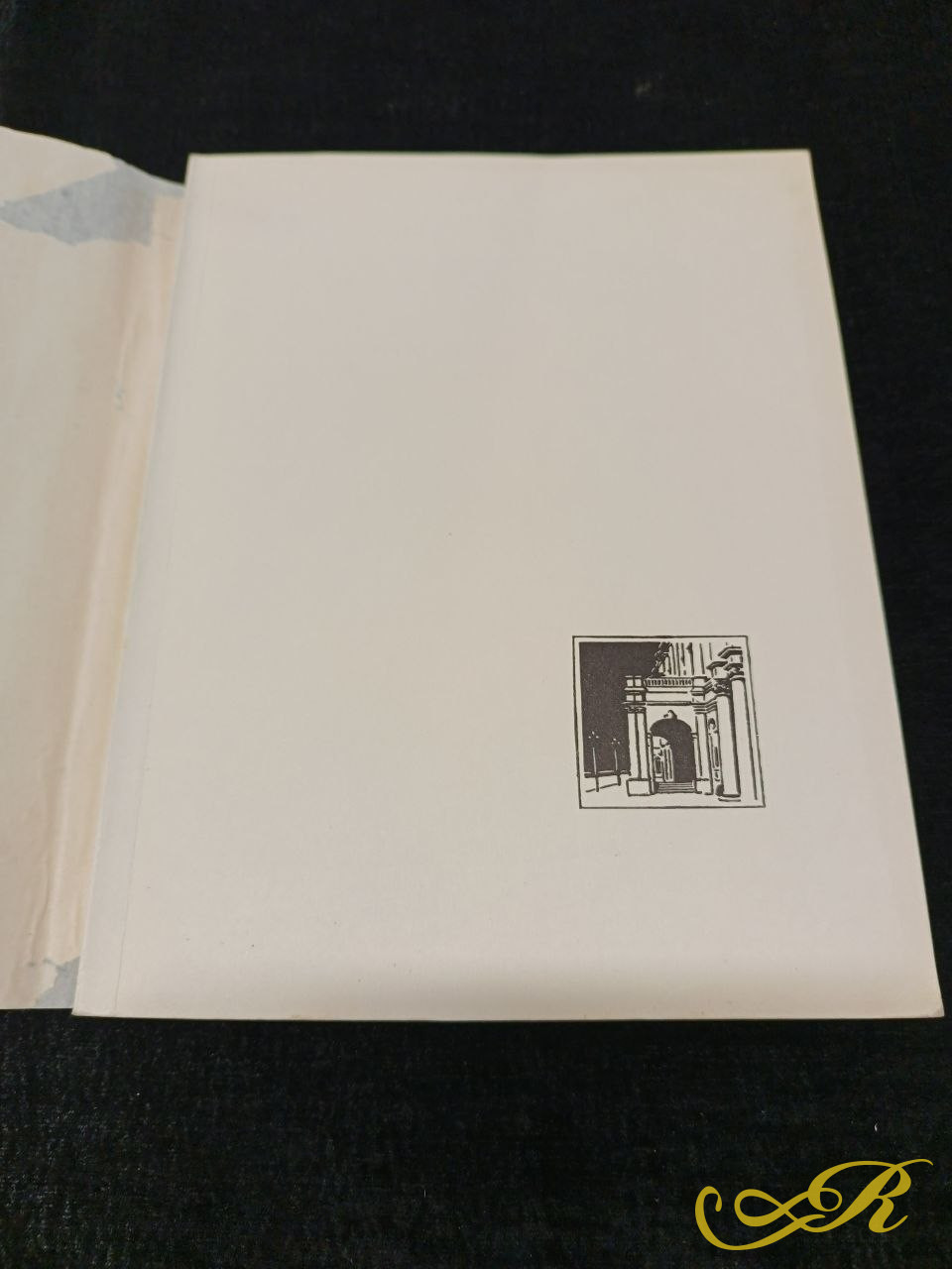  По Эрмитажу без экскурсовода , Ю. Шапиро (изд. 1967г, имеет 195 стр)