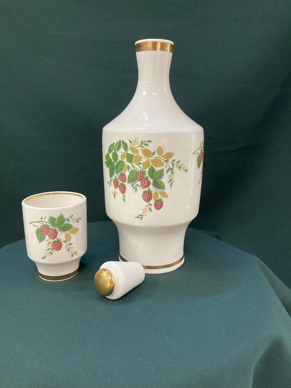 Графин 1 стакан. "Малина" СССР. ЗиК. Фаянс.