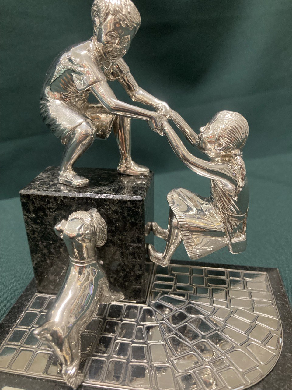 Скульптура «Доверие»  серебро 925 пр. 479,52 гр.