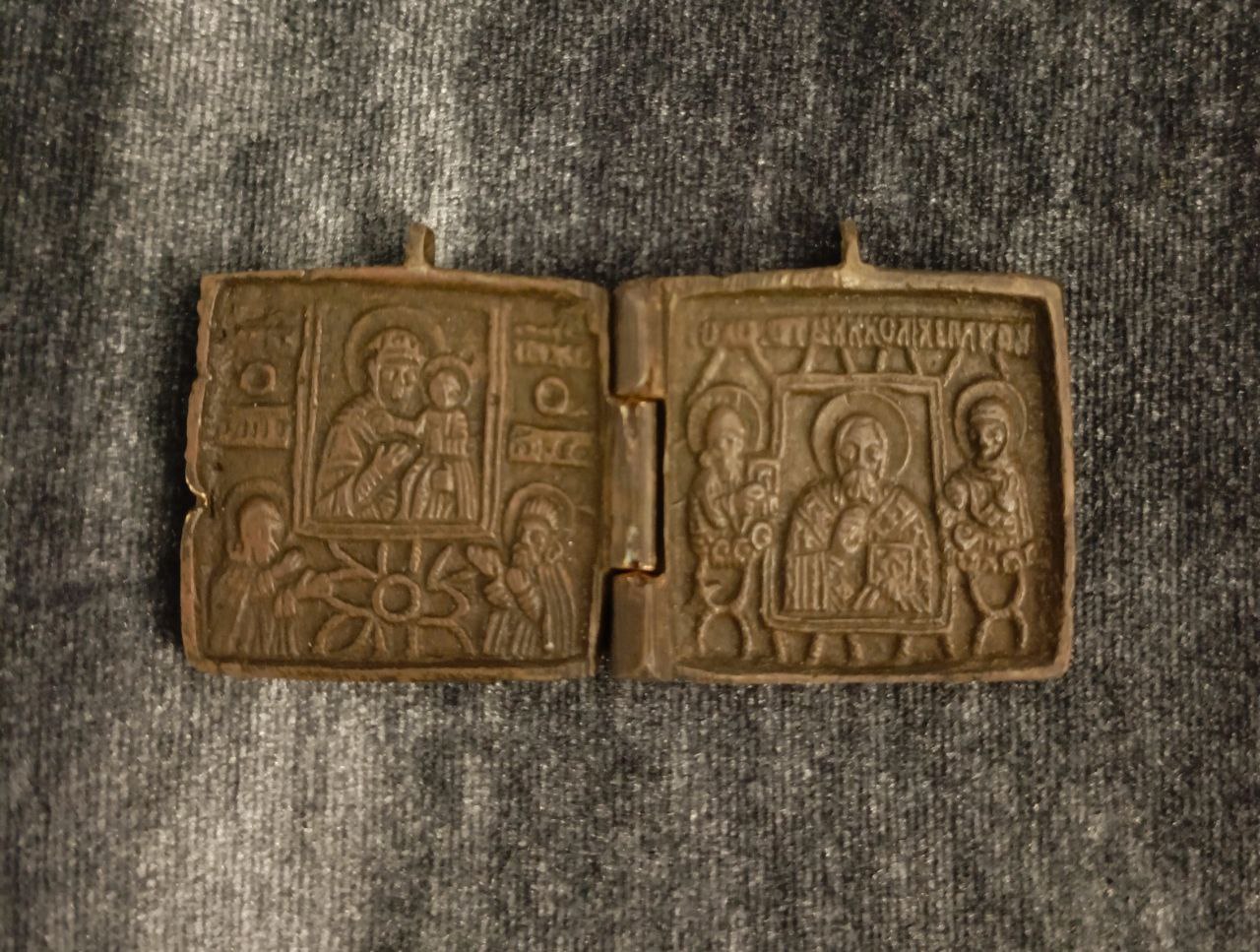 Солдатский складень. Медь. XIX век.Размер 3х3см