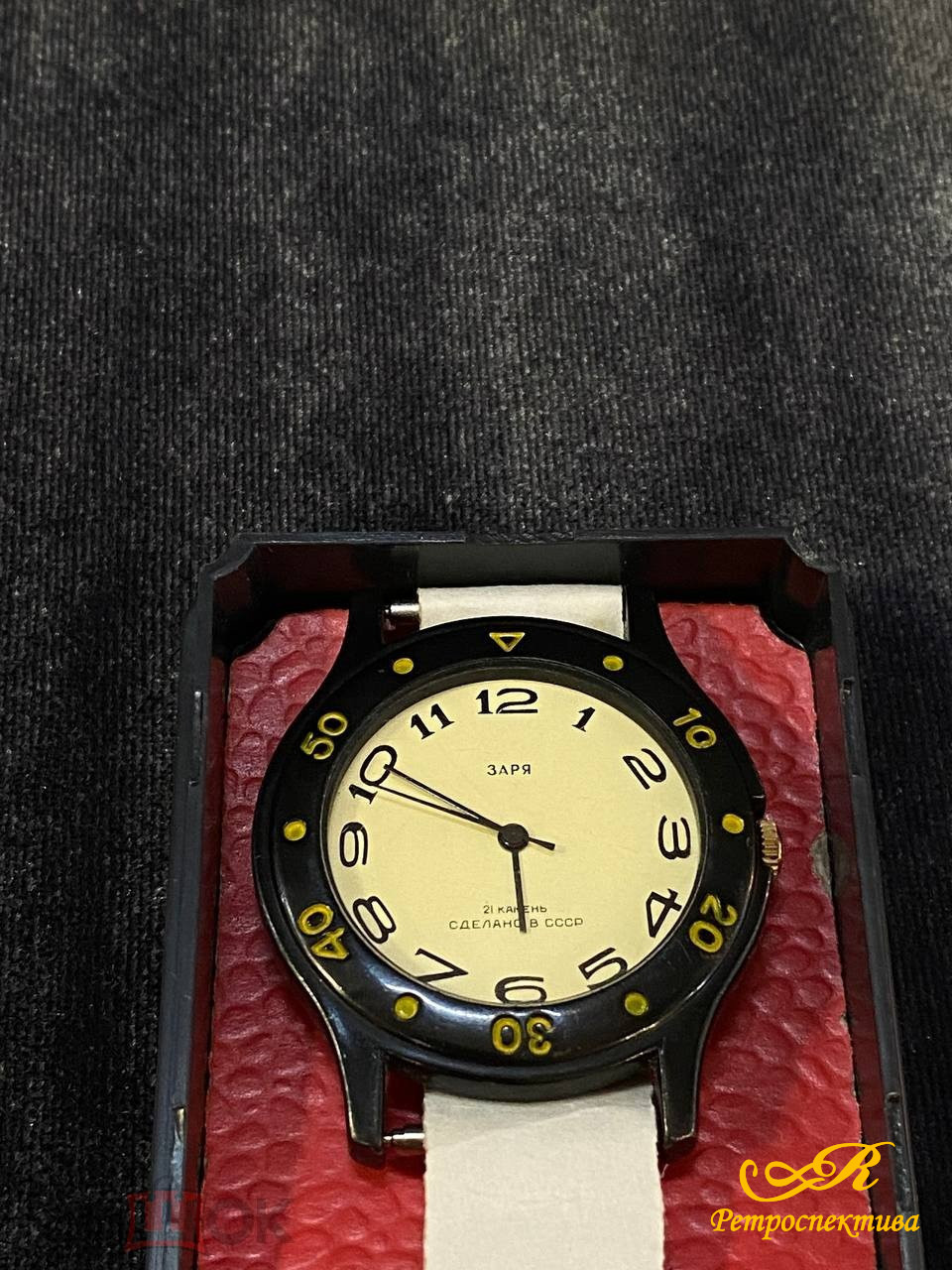 Наручные часы Заря. Сделано в СССР. 21 камень.