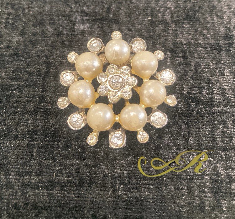 Брошка с жемчугом. 3 см диаметр. Бижутерия.