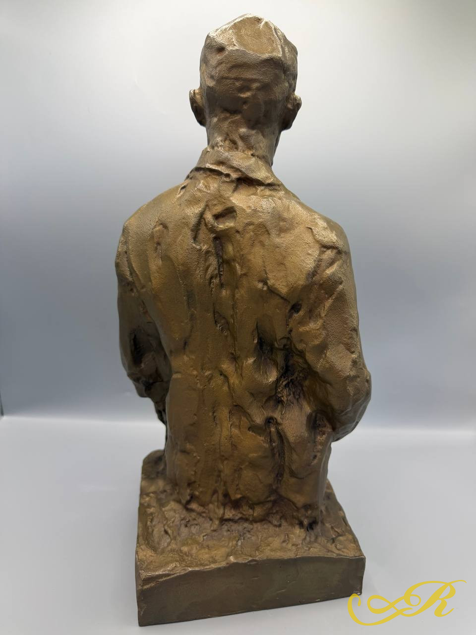 Музейная авторская работа «Дэрдменд», Баки Урманче (1897–1990),бронза. Высота с основанием 40 см.