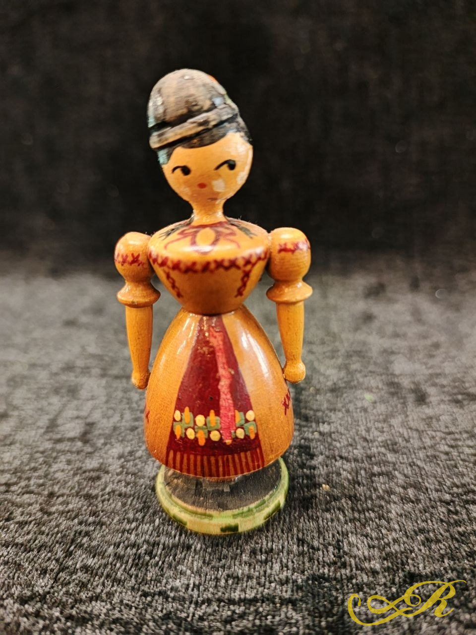 Винтажная деревянная фигурка. СССР. Ручная роспись. В-7,4 см. Ш-3 см.