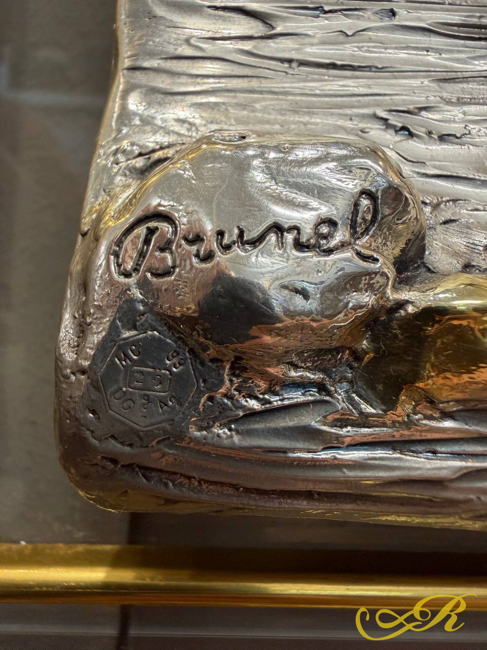  Изысканное пано с тремя мчащимися конями выполнено итальянской компании Brunel (Brunel Preziosi d'Autore), основанной в 1972 году. Ручная работа, художественное литье и гальванопластика (покрытие серебром 999 пробы 