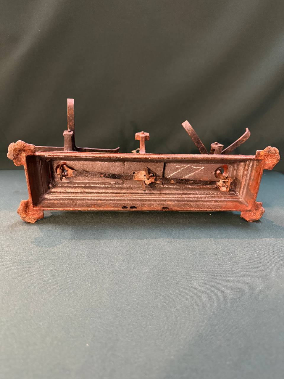 Старинные маленькие Весы FORGE 1/2 KILOG. 