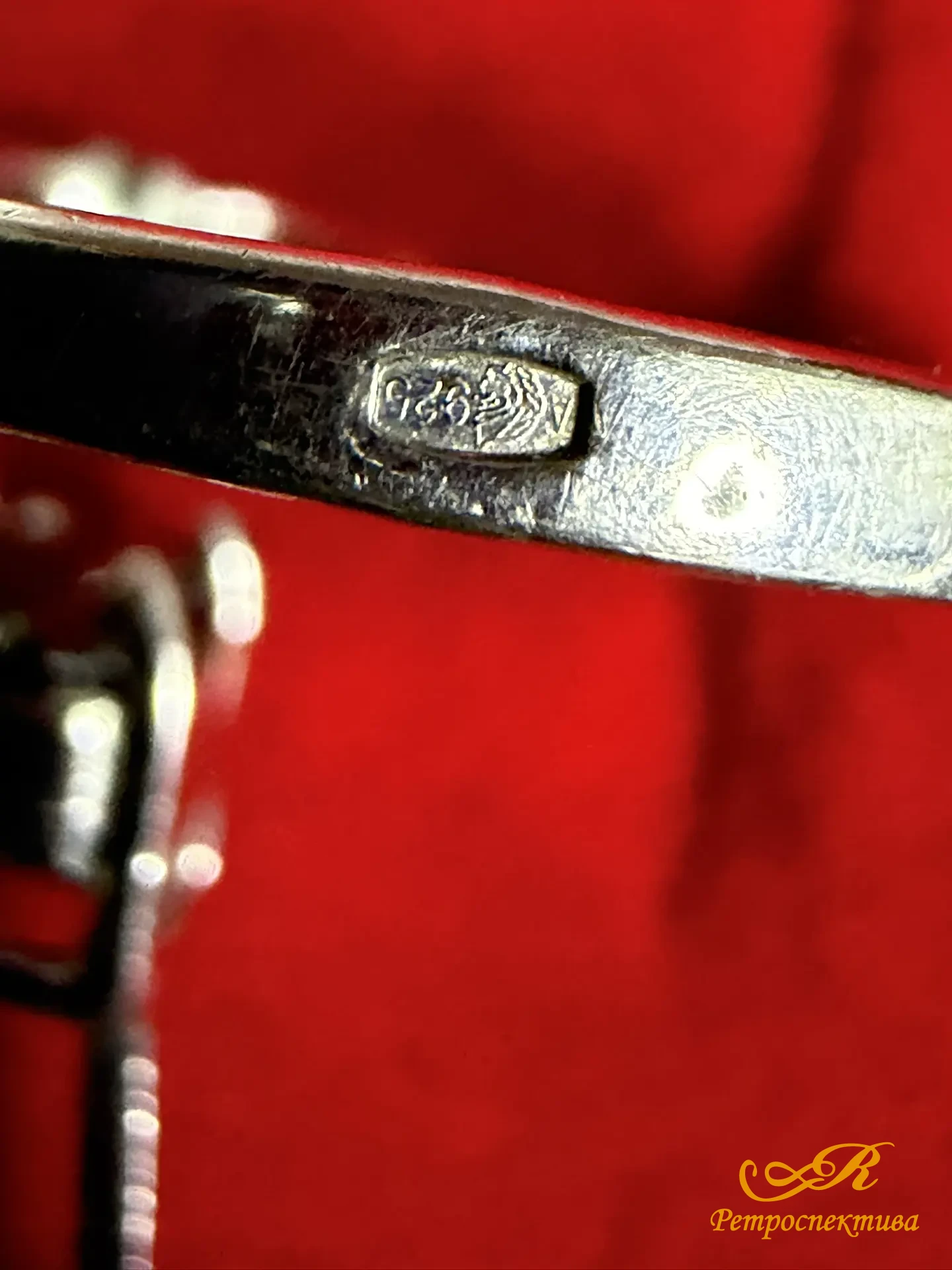 Серебряный комплект с гранатами.Серебро 925 пр. 7,38 гр. Кольцо и серьги.