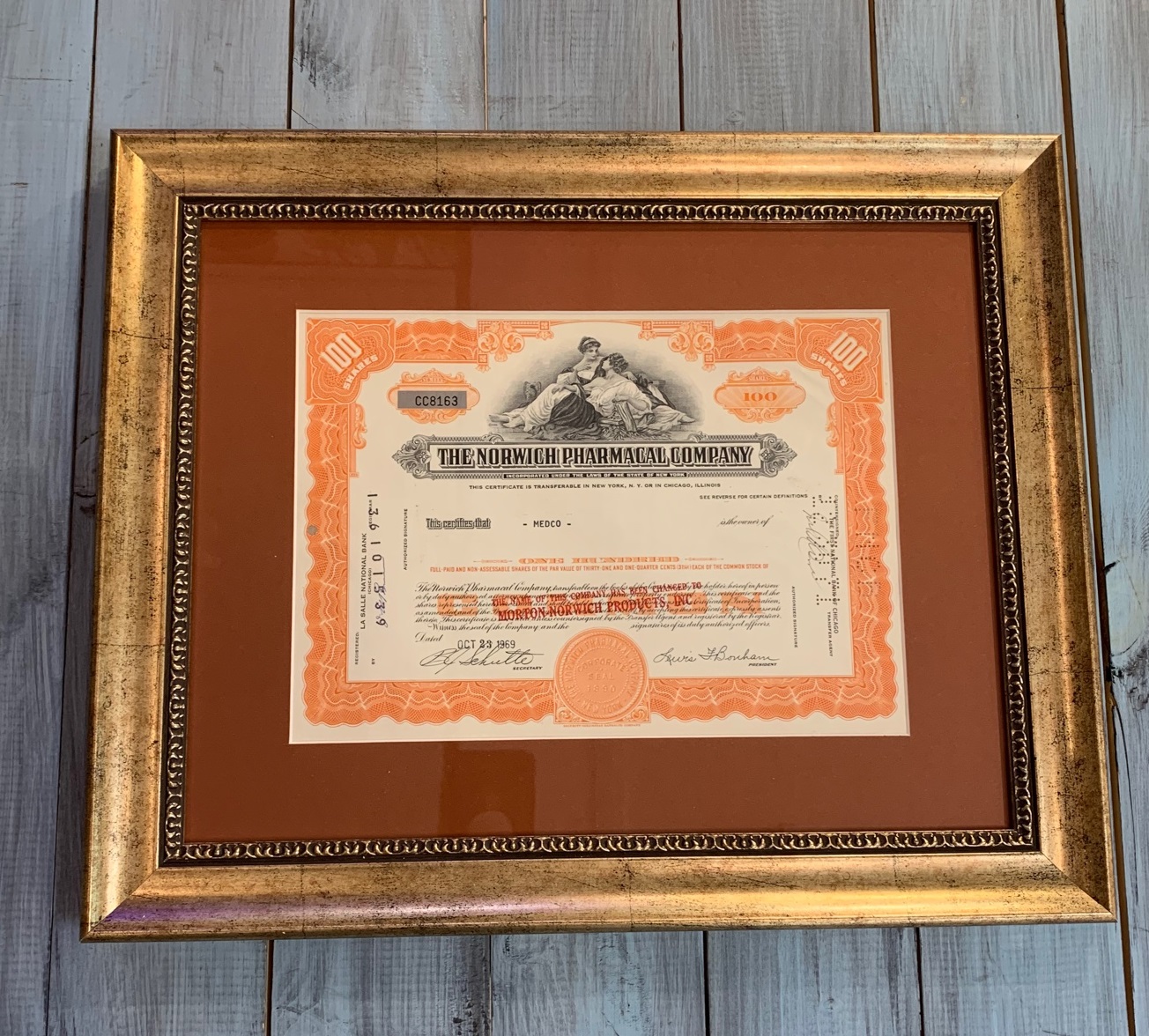 Фармакологическая компания в Норидже, 100 акций, 1969 г.
