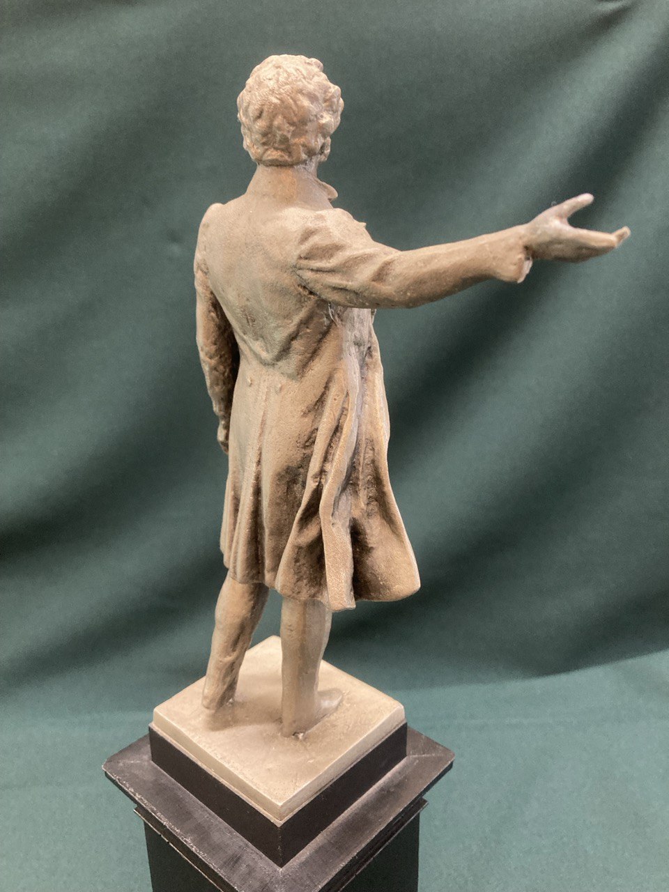 Статуэтка  " Памятник А.С.Пушкину". Силумин, пластик. СССР.