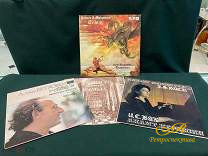 Пластинки с классической музыкой.