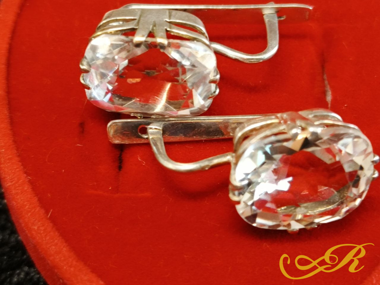 Серьги серебро 875 пр. Камень горный хрусталь. Авторская работа. 6,62 гр. Дл-2,4 см. Ш-1,2 см. 